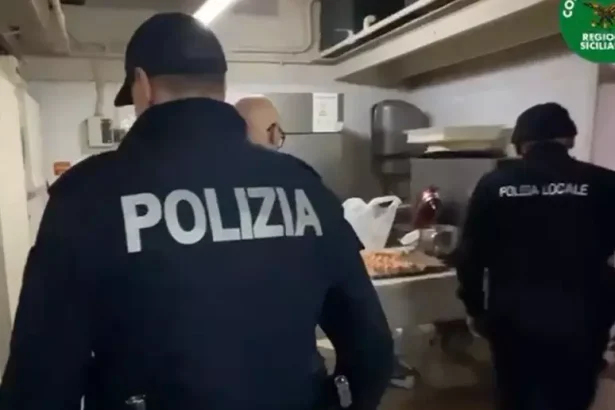 Blatte e insetti nella farina, 250 chilogrammi di prodotti per i dolci scaduti, locali con pareti rivestite di muffa e sporcizia di ogni tipo e persino alimenti in putrefazione. È quanto ha scoperto la task force coordinata dalla polizia in un bar della zona di piazza Risorgimento a Catania che è stato chiuso. Il titolare è stato sanzionato anche per irregolarità amministrative per complessivi 7.770 euro.