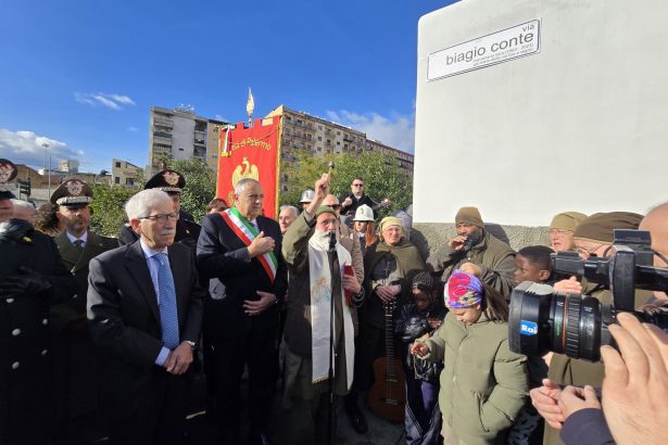 Da oggi una porzione di via Tiro a Segno porterà il nome di Fratel Biagio Conte. Il tratto si trova tra corso dei Mille e via Archirafi, dove il missionario laico ha creato la Cittadella del povero. Alla cerimonia di intitolazione - svolta in occasione del terzo anniversario della scomparsa - erano presenti, tra gli altri, il sindaco Roberto Lagalla, il presidente del Consiglio comunale Giulio Tantillo, il vicesindaco e assessore alla Toponomastica Giampiero Cannella e i rappresentanti della missione Speranza e Carità.