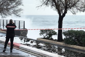 «La tempesta Harry ha inferto un colpo durissimo a interi territori: esprimo piena solidarietà ai sindaci, alle famiglie e alle imprese dei Comuni costieri e dell’area jonica del Catanese e del Messinese, che stanno affrontando danni gravissimi». Lo dichiara il sindaco di Misterbianco Marco Corsaro, componente del Consiglio nazionale Anci e del direttivo regionale dell'Associazione dei Comuni.