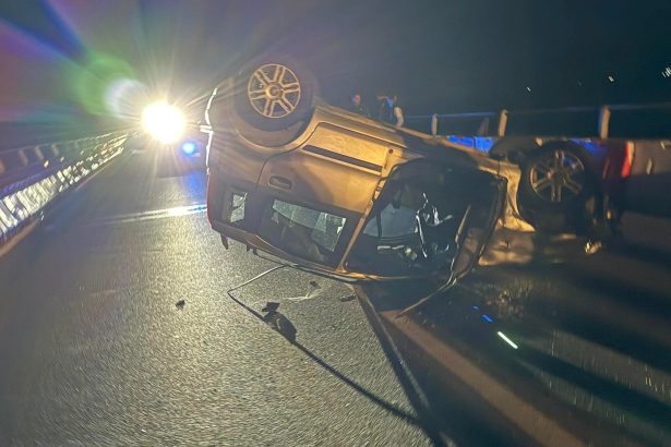 Due giovani sono rimaste coinvolte in un incidente stradale avvenuto stanotte sulla statale 121 Palermo-Agrigento, nel territorio di Misilmeri. Le ragazze, rispettivamente di 18 e 19 anni, sono state soccorse dai sanitari del 118, dai vigili del fuoco e dai carabinieri intervenuti sul posto.