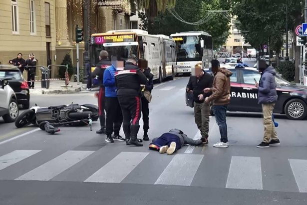 Grave incidente stradale nel cuore di Palermo. Si è trattato di una collisione tra un monopattino elettrico e uno scooter in via Roma, all'incrocio con via Mariano Stabile, a breve distanza dall'Hotel delle Palme, in piena zona centrale.