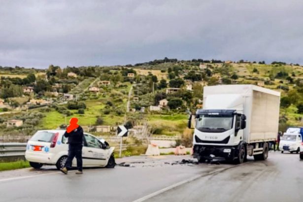 Strage sulla SS121, scatta la rivolta dei sindaci: «Lettera ad Anas e Regione, basta morti» La pazienza è finita sul catrame insanguinato della Statale 121. Dopo l'ennesimo tragico incidente che è costato la vita a tre persone, il fronte dei territori si compatta in un atto di accusa formale contro l'inerzia delle istituzioni. Undici sindaci della provincia di Palermo hanno firmato una lettera congiunta, indirizzata all'assessore regionale Alessandro Aricò e ai vertici di ANAS, per denunciare lo stato di abbandono del viadotto "Coda di Volpe".