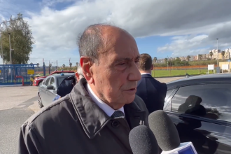 Restituire nel più breve tempo possibile una casa agli sfollati di Niscemi e permettere ai territori colpiti dal ciclone Harry di risollevarsi in vista della prossima stagione estiva. Sono questi i due temi principali affrontati nel corso dell’ultima riunione a Palazzo d’Orléans della cabina di regia istituita dal presidente della Regione Renato Schifani nei giorni immediatamente seguenti al maltempo che ha investito la Sicilia.