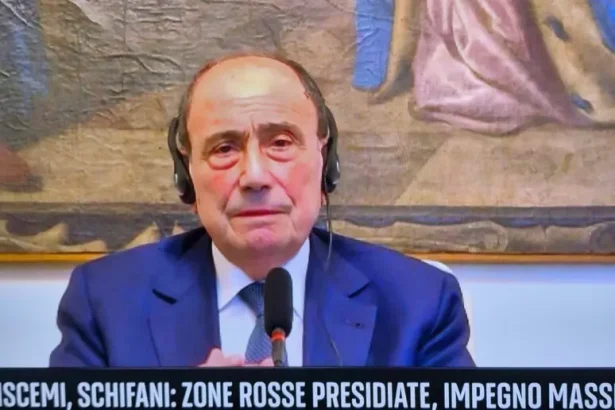Maltempo in Sicilia, Schifani: "Danni per due miliardi, Niscemi è nel baratro" Questa mattina mi hanno presentato un documento dal quale emerge che l'ammontare dei danni segnalati dagli enti pubblici a seguito del ciclone Harry, ancora da verificare, si aggira intorno ai due miliardi di euro. Si tratta quindi di una situazione che evolve quotidianamente con una gravità sempre crescente". Queste le parole del presidente della Regione Siciliana, Renato Schifani, durante il suo intervento a SkyTg24.