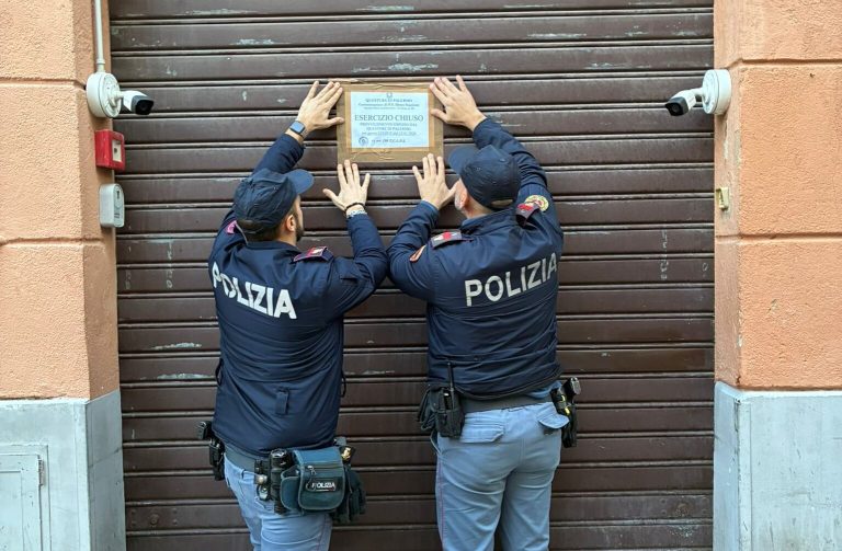 Luci spente in uno dei cuori pulsanti della movida palermitana. Da martedì 13 gennaio, un noto pub di piazza Sant’Anna dovrà restare chiuso per cinque giorni. Il provvedimento, firmato dal Questore di Palermo, non è un fulmine a ciel sereno, ma la diretta conseguenza di una notte di ordinaria follia avvenuta poco prima delle festività natalizie.