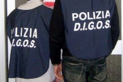Proprio nei giorni in cui il mondo si ferma per ricordare l'Olocausto, a Palermo la Polizia di Stato ha assestato un colpo alla diffusione dell'odio razziale online. Un’operazione della Digos, coordinata dalla Direzione Distrettuale Antimafia (DDA), ha portato a perquisizioni mirate contro due palermitani, considerati insospettabili, accusati di aver alimentato l'antisemitismo sui social network.