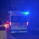 Due giovani hanno perso la vita nella notte a Catania dopo un violento scontro tra una moto e uno scooter all'incrocio tra via Umberto e via Musumeci. Le vittime sono un ragazzo catanese di 21 anni e un coetaneo di 23 anni originario dello Sri Lanka.