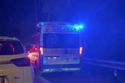 Tragedia sull'A29 nella serata di Pasquetta: un uomo ha perso la vita in un drammatico incidente stradale verificatosi tra gli svincoli di Partinico e Balestrate, in direzione Palermo. Secondo le prime ricostruzioni, il conducente avrebbe perso il controllo del veicolo che si è ribaltato dopo l'impatto contro le barriere di protezione.
