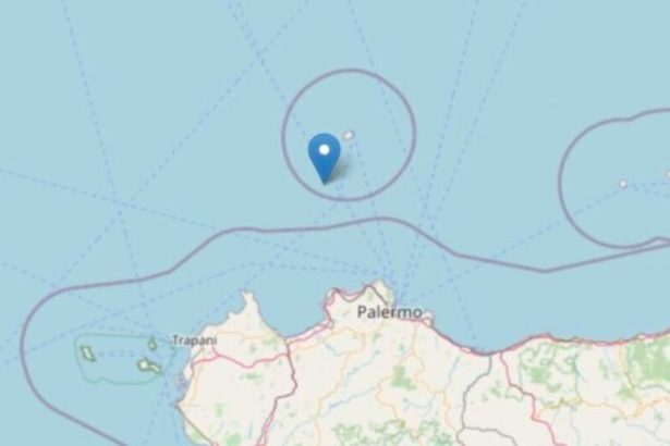 Un evento sismico di lieve entità è stato registrato nel tardo pomeriggio di oggi, giovedì 26 febbraio 2026, nel distretto del Tirreno meridionale. Secondo i rilievi effettuati dalla sala operativa dell'Istituto Nazionale di Geofisica e Vulcanologia (INGV) di Roma, la scossa ha avuto una magnitudo di 2.6 ML.