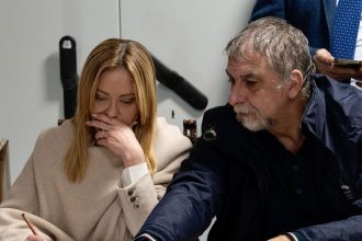 La presidente del Consiglio Giorgia Meloni, a quanto si apprende, accompagnata dal capo del dipartimento della Protezione civile, Fabio Ciciliano, è giunta questa mattina in Sicilia per una ricognizione nelle aree colpite dal ciclone Harry, a partire da Niscemi, dopo la prima visita dello scorso 28 gennaio.
