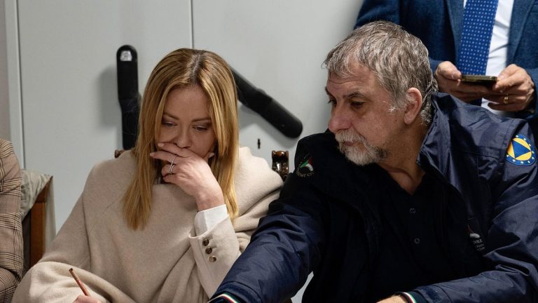 La presidente del Consiglio Giorgia Meloni, a quanto si apprende, accompagnata dal capo del dipartimento della Protezione civile, Fabio Ciciliano, è giunta questa mattina in Sicilia per una ricognizione nelle aree colpite dal ciclone Harry, a partire da Niscemi, dopo la prima visita dello scorso 28 gennaio.