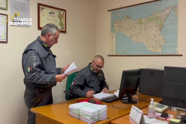 Nei giorni scorsi, i militari del Comando Provinciale della Guardia di Finanza di Palermo hanno dato esecuzione a un decreto di sequestro preventivo, emesso dal GIP presso il Tribunale di Termini Imerese, del valore di € 58.212,34, a carico di due coniugi del palermitano, indagati per truffa aggravata per il conseguimento di erogazioni pubbliche. Il provvedimento giunge a conclusione di attività delegate dalla Procura della Repubblica di Termini Imerese.