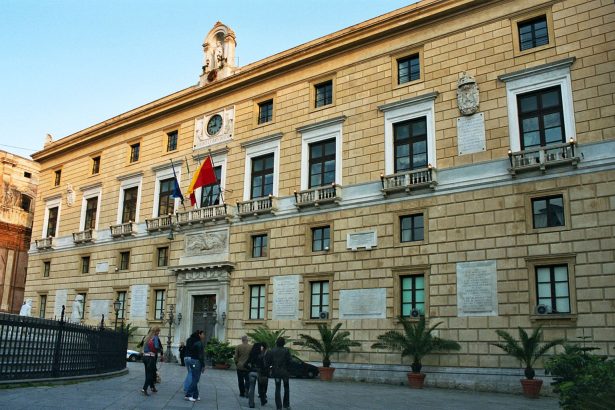 Palermo 16 febbraio 2026 - “Troppo poche 275 assunzioni in tre anni, una cifra ridicola. Al Comune di Palermo mancano 3mila posti di lavoro. Servono ingegneri, architetti, contabili, educatori, assistenti sociali ma anche giardinieri. E da subito chiediamo la trasformazione dei mille contratti che ancora restano da part time a full time: non si aspetti che si avvii tra un anno la macchina elettorale per trasformarli da 34 a 36 ore”.