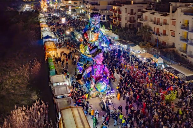 Sciacca, Carnevale rimandato per maltempo: tutte le nuove date e info sui biglietti Il Comune di Sciacca, la Futuris società che organizza il Carnevale di Sciacca 2026 e le Associazioni dei Carristi hanno valutato con attenzione le indicazioni ricevute dall’Aeronautica Militare e da Agrimeteo Corleone in riferimento alle condizioni meteorologiche dei prossimi giorni.