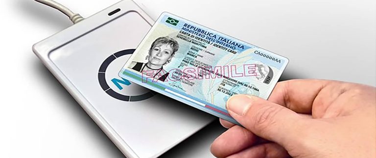 Carta d'identità cartacea addio, il Comune avvisa: «Rinnovatela ora, ad agosto stop totale» Il tempo delle proroghe sta per scadere. Dal prossimo 3 agosto 2026, i vecchi documenti d'identità cartacei cesseranno definitivamente di avere validità, lasciando il posto esclusivamente alla Carta d’Identità Elettronica (CIE). A Palermo la sfida è imponente: sono circa centomila i residenti che devono ancora mettersi in regola. L'appello del sindaco Roberto Lagalla è chiaro: "Programmate il cambio subito per evitare il caos delle ultime settimane".