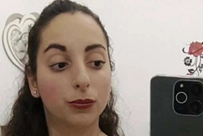 Aveva appena compiuto vent'anni il 29 gennaio, ma invece di festeggiare si trovava già ricoverata in ospedale. Dodici giorni dopo, Denise Lo Cascio non ce l'ha fatta. Una giovane vita spezzata da quella che inizialmente sembrava una semplice infezione auricolare, ma che si è trasformata in una tragedia che ha sconvolto Palermo.