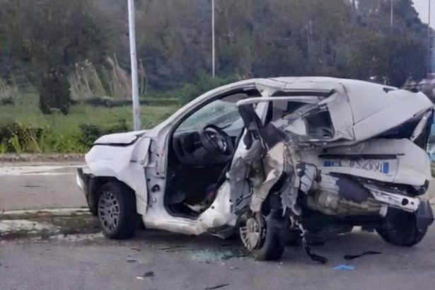 Aveva solo vent'anni e sognava di indossare la divisa. Ignazio Cortese, giovane di Trabia, in provincia di Palermo, non ce l'ha fatta: è morto nella notte in un incidente stradale sull'autostrada, in circostanze drammatiche e del tutto impreviste.