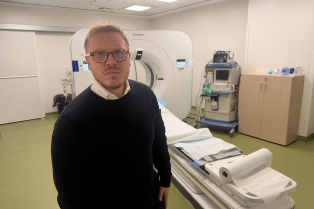 Ospedale Civico, Tac da oltre un milione mai utilizzata: il blitz di La Vardera “Ho fatto una visita ispettiva al Civico di Palermo ed è agghiacciante sapere che abbiamo comprato un anno fa una Tac che è costata circa 1 milione e 300 mila euro e che ancora oggi è ferma in una stanza. Sono andato a verificare con i miei occhi perché quando è arrivata questa segnalazione non potevo crederci, ma purtroppo era proprio così. C'era anche il direttore sanitario del Civico, Domenico Cipolla, che mi ha accompagnato a vedere la Tac. Chiaramente qui il problema non è la gestione dell’azienda ma una carenza di organico che la politica non può rimanere a guardare. Questa Tac, infatti, si trova in un punto strategico e permetterebbe di avere risultati rapidi e veloci nella gestione delle emergenze. Dopo il blitz, ho subito preparato un’interrogazione urgente all’assessore alla Sanità, e una richiesta di convocazione urgente dei vertici della azienda, in commissione sanità. Ringrazio il Codacons che ha richiesto invece invio degli ispettori ministeriali. Non è accettabile che un macchinario di ultima generazione non venga utilizzato e rimanga fermo per quasi un anno. Quando si tratta di salute delle persone non si può aspettare”. A dirlo il deputato regionale e leader di Controcorrente, Ismaele La Vardera.