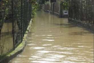 La Struttura per il contrasto del dissesto idrogeologico, guidata dal presidente della Regione Siciliana Renato Schifani, ha aggiudicato i lavori per la messa in sicurezza di Piano Stoppa, a Misilmeri, nel Palermitano. «Interveniamo per garantire ai residenti collegamenti sicuri – commenta il presidente Schifani - mettendo al riparo abitazioni, infrastrutture pubbliche e sistema viario. In questo sito il pericolo di inondazioni è molto alto a causa di un sistema di drenaggio inadeguato. Le opere consentiranno di eliminare cause di rischio su tutto il versante».