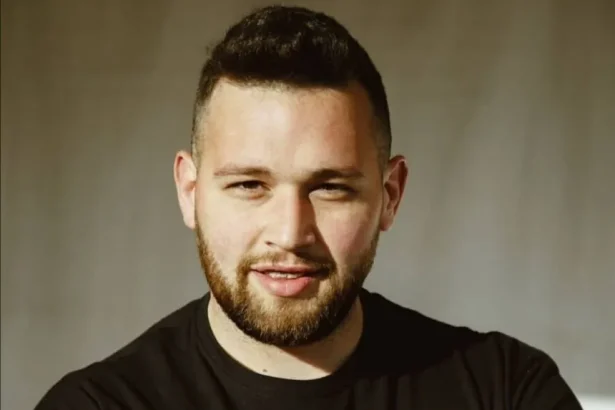 La comunità di San Cataldo si stringe nel dolore per la perdita prematura di Andrea Maira, scomparso a poco più di trent'anni dopo aver affrontato con estrema dignità una grave malattia. La notizia ha suscitato profonda commozione in tutta la cittadina, dove Andrea era stimato per la sua dedizione al lavoro e la solarità con cui si rapportava agli altri.