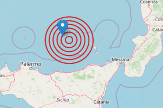 Continua la sequenza sismica nella zona del Tirreno Meridionale, sono decine le scosse registrate fino ad ora, tutte inferiori alle due scosse maggiori registrate ieri, 24 ottobre. La più intensa è stata registrata alle 11:28 con magnitudo 3.5, come si legge nei dati dell'INGV.
