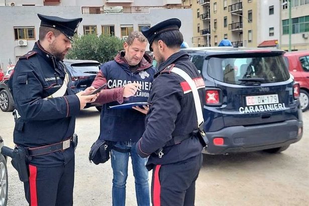 Un'operazione dei carabinieri del Comando provinciale di Palermo ha portato alla luce una situazione di irregolarità diffusa all'interno di un punto vendita ortofrutticolo del capoluogo siciliano. Su un totale di tredici dipendenti presenti al momento dell'ispezione, sei risultavano completamente sconosciuti al fisco, mentre un settimo lavoratore presentava una posizione irregolare.