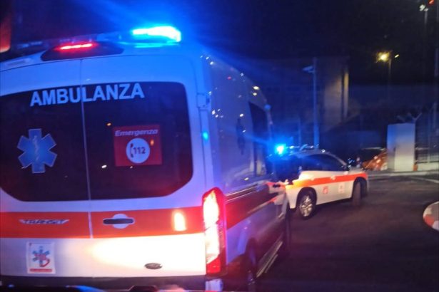 Tre adolescenti sono ricoverati in condizioni critiche dopo due distinti incidenti stradali avvenuti lungo la statale 113, nel territorio di Terrasini, in provincia di Palermo.