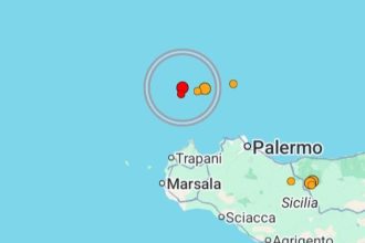 Una notte movimentata per i sismografi della Sicilia occidentale. Alle ore 02:17 di martedì 3 febbraio 2026, la Sala Sismica dell’INGV di Roma ha rilevato un evento sismico di magnitudo 3.2 nel distretto del Tirreno Meridionale.