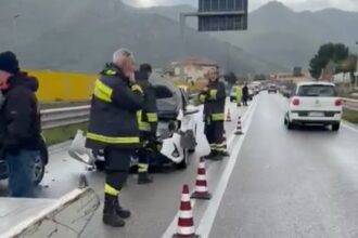 Incidente sulla SS624 Palermo-Sciacca: due auto coinvolte nei pressi del carcere Pagliarelli Un incidente stradale si è verificato oggi sulla SS624 Palermo-Sciacca, all'altezza del carcere Pagliarelli, nei pressi dell'ingresso di Palermo. Il sinistro ha coinvolto due automobili: una Toyota Yaris e una Citroën C3 Picasso.