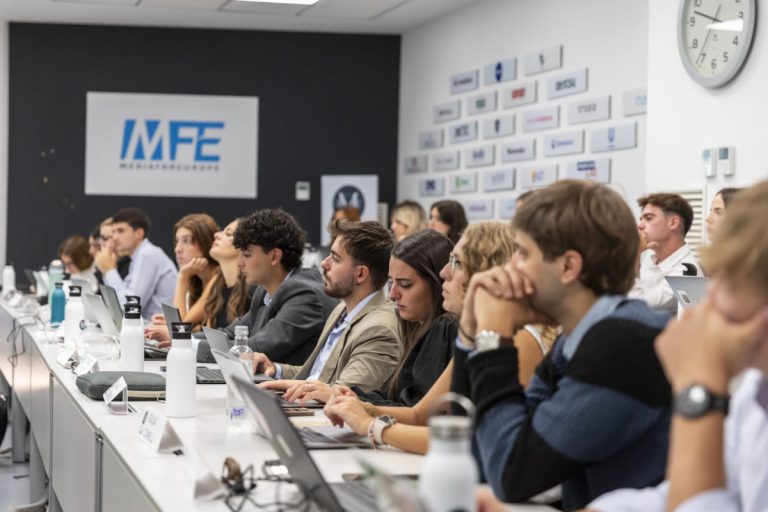 Dopo la laurea: 10 motivi per scegliere un master. La guida dell’ex studente, diventato top manager in soli cinque anni