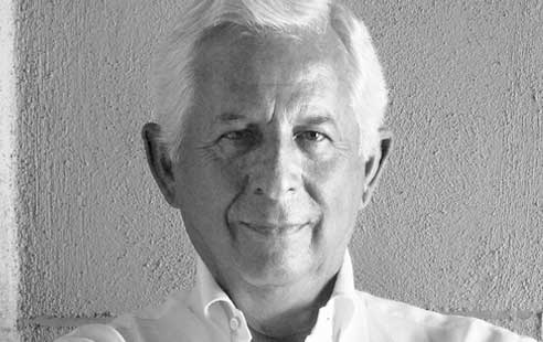 È morto Michele Giglio, storico imprenditore palermitano. Michele Giglio nasce a Palermo il 27 novembre 1939. Ha svolto la sua carriera professionale conducendo l’attività commerciale di famiglia nel settore dell’abbigliamento, sviluppando le boutique di Giglio S.p.A. nel campo del retail di capi di abbigliamento e accessori di lusso.