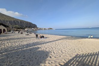 Tutti i capigruppo del Consiglio comunale di Palermo firmano un documento unitario su Mondello: accessibilità, battigia libera e manutenzione