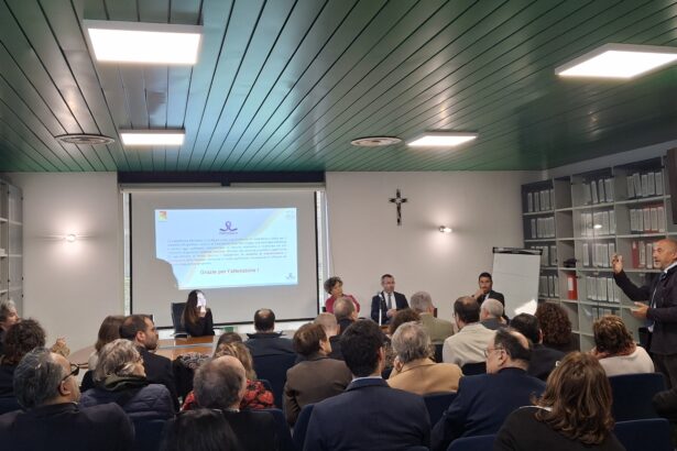 È stata presentata oggi nella sede dell'assessorato regionale della Salute, a Palermo, la nuova Piattaforma telematica regionale integrata (Pti) "Fibrocare" per lo studio, la diagnosi e la cura della fibromialgia. Uno strumento di innovazione digitale che sarà a disposizione di medici e pazienti tramite un'applicazione e che permetterà la raccolta sistematica e strutturata di dati per una migliore gestione clinica dei casi.