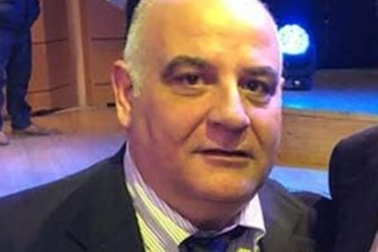 Un malore improvviso e fatale lo ha colto proprio all’inizio di quella che doveva essere una giornata di confronto e lavoro. Salvatore Portera, stimato promotore finanziario di 60 anni originario di Cefalù, si è spento ieri pomeriggio poco dopo il suo arrivo al Saracen Sands Hotel di Isola delle Femmine. Portera si trovava lì per partecipare a una convention aziendale di Banca Mediolanum, l’istituto a cui aveva dedicato ben 37 anni di carriera.