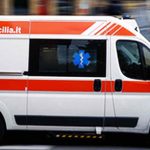 Tre operai sono rimasti feriti questa mattina a Camastra durante un intervento in un cantiere privato situato in via Giovanni XXIII. L'incidente si è verificato mentre gli operai erano impegnati in attività su una piattaforma aerea.