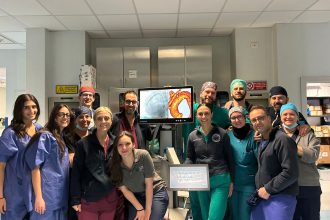 Presso l'UOC di Cardiochirurgia del Policlinico Paolo Giaccone di Palermo è stata trattata una paziente di 77 anni affetta da dissezione aortica acuta di tipo B, patologia grave ad elevato rischio di complicanze spesso mortali che interessa l'aorta toracica discendente.