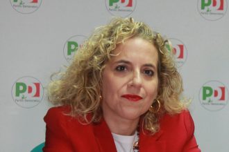 «Come già annunciato nella giornata di ieri, ho depositato oggi un’interrogazione urgente, in qualità di prima firmataria, indirizzata al Presidente della Regione Siciliana e all’Assessore regionale del Territorio e dell’Ambiente. L’obiettivo è fare piena luce sull’atterraggio di due elicotteri della U.S. Navy presso Piano Catarineci, nel cuore del Parco delle Madonie: parliamo di un'area sottoposta a massima protezione ambientale e riconosciuta come sito Unesco». Lo afferma l’onorevole Valentina Chinnici, deputata all'ARS e vicesegretaria regionale del Partito Democratico. L’iniziativa è stata siglata da tutti i componenti del Gruppo parlamentare del PD all'Assemblea Regionale Siciliana.