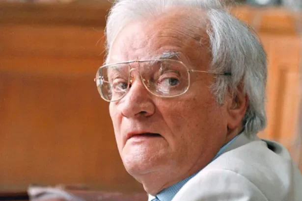 Morto Bruno Contrada a 94 anni: ex funzionario dei servizi segreti, funerali sabato a Palermo Bruno Contrada è morto a 94 anni. L'ex alto funzionario della Polizia di Stato e dei servizi segreti — napoletano di nascita ma palermitano d'adozione — si è spento ieri sera poco prima di mezzanotte. I funerali si terranno sabato a Palermo.