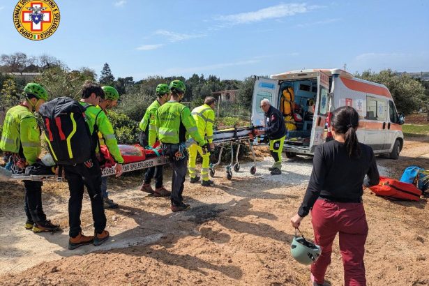 Masso si stacca, alpinista precipita da 15 metri dramma a San Vito Lo Capo Un alpinista polacco è precipitato per circa quindici metri durante un'arrampicata sulla parete di Pizzo Monaco, nel territorio di San Vito Lo Capo. Soccorso dai tecnici del Soccorso Alpino e Speleologico Siciliano, è stato trasportato in ospedale in ambulanza.