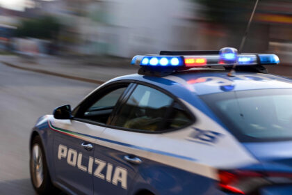 Un palermitano di 32 anni è stato arrestato dalla Polizia di Stato con l'accusa di rapina aggravata ai danni dell'ufficio postale di via Enrico Toti, a Palermo, il 20 marzo scorso alle 18.30.