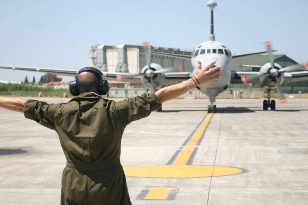 Il riflesso della crisi mediorientale arriva dritto sulle coste siciliane. Dopo il lancio di missili iraniani verso Cipro e l'escalation militare che ha visto gli Stati Uniti colpire i siti nucleari di Teheran, la Sicilia torna a essere l’ombelico (armato) del mondo. Al centro della tempesta c’è la Nas Sigonella, la "portaerei di terra" fondamentale per gli equilibri del Pentagono, ora in stato di vigilanza rafforzata.