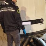 I Finanzieri della Stazione Navale di Messina, durante un’attività di servizio volta al controllo economico del territorio e del rispetto delle normative comunitarie e nazionali in materia di pesca e di tutela dei consumatori, nell’ambito di un pattugliamento costiero, hanno effettuato mirati controlli verso mezzi di trasporto su gomma al fine di individuare l'illecito commercio di prodotti ittici.