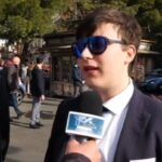 Aveva diciassette anni, un sorriso che non stava mai fermo e un nome che portava come una medaglia sul petto. Gerlando Farzone non tornerà dalla gita scolastica a Firenze. È morto lontano da casa, lontano dalla sua Adrano, stroncato da un malore improvviso mentre viveva quello che doveva essere uno dei momenti più belli della giovinezza. I compagni dell'Istituto Branchina erano lì con lui. E adesso sono lì a fare i conti con un vuoto che non riescono a spiegarsi.