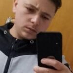 È durato un attimo. Uno scontro frontale nella notte, una strada buia, e Amedeo D'Amico, 18 anni, non c'è più. Il ragazzo è morto nella notte tra sabato e domenica a Portella di Mare, frazione di Misilmeri, dopo che il motorino elettrico su cui viaggiava si è scontrato violentemente con un'automobile in via Nazionale.