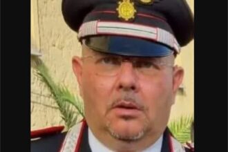 Villalba è in lutto per la morte improvvisa del Luogotenente Antonio Marasco, 56 anni, Comandante della Stazione dei Carabinieri del paese. L'ufficiale, originario di Casteltermini, si trovava in servizio nella caserma quando è stato stroncato da un malore fulminante. Inutili i soccorsi: i sanitari del 118 non hanno potuto fare nulla per salvarlo.
