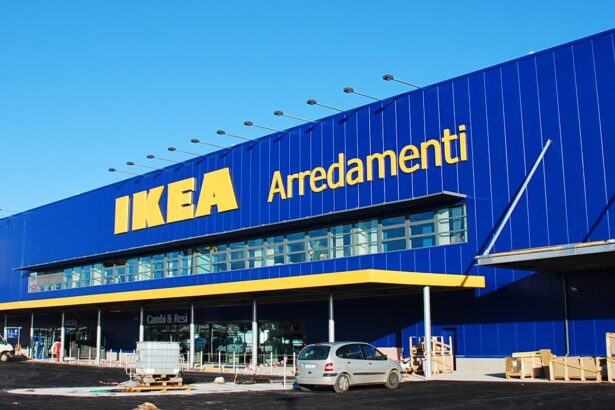 Momenti di paura questo pomeriggio all'Ikea di Catania: qualcuno ha spruzzato spray al peperoncino all'interno del punto vendita, scatenando il panico tra i clienti presenti. A dare l'allarme sono stati gli stessi avventori del negozio, che hanno subito allertato i soccorsi.