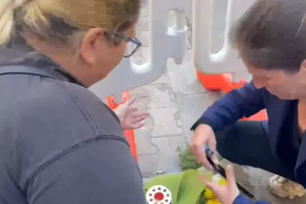 "Mio marito lavorava con questa ditta da tempo, non ha mai avuto problemi e non era in nero. Lavorava a quel palazzo da una settimana." Lo racconta la moglie di Daniluc Tiberi, l'operaio romeno di 50 anni morto nel cantiere aperto per la ristrutturazione di un balcone insieme a Najahi Jaleleddine, 41 anni.