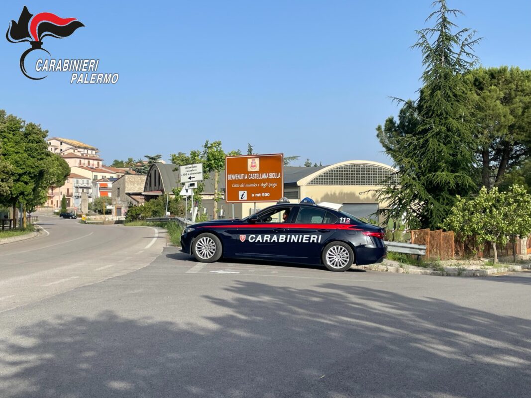 Volevano passare inosservati in una strada di campagna, ma il fango li ha traditi. I Carabinieri della Compagnia di Petralia Sottana hanno denunciato due uomini di Palermo nel corso di un controllo del territorio eseguito in Contrada Avanella, nel Comune di Castellana Sicula, durante i servizi straordinari disposti per le festività pasquali.