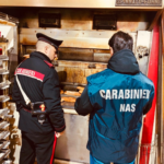 I Carabinieri del Nucleo Antisofisticazioni e Sanità (NAS) di Palermo hanno effettuato controlli mirati nelle pasticcerie del capoluogo durante il periodo pasquale, periodo in cui la produzione di dolci tradizionali registra un forte aumento. L’obiettivo delle verifiche era garantire che i prodotti immessi sul mercato rispettassero gli standard di sicurezza e qualità, a tutela della salute dei consumatori.