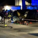 Una serata di sangue ad Acquedolci, nel Messinese. Due persone hanno perso la vita in un violento scontro frontale tra due automobili avvenuto sulla Strada Statale 113, all'uscita ovest del paese, nel tratto che costeggia il cimitero comunale.